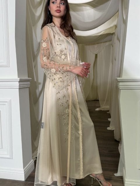 مغربي مع جاكيت وحزام